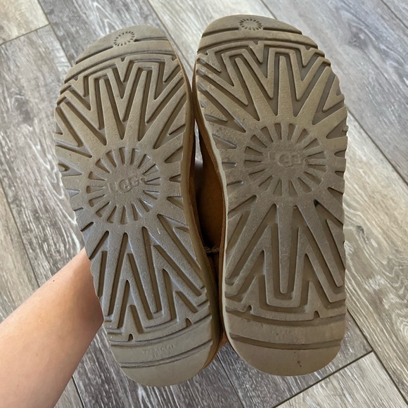 UGG Classic II Genuine Shearling Lined Short Boot - Picture 9 of 16